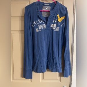 American Eagle blue three button Henley vintage fit size L.